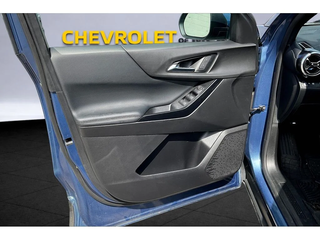 Used 2025 Lakeshore Blue Metallic Chevrolet LT image 16