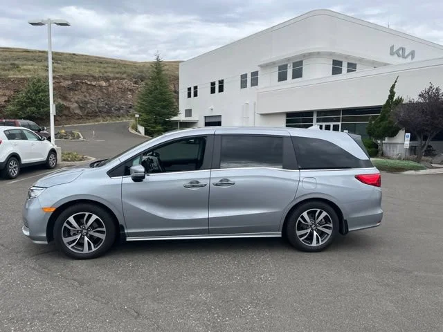 Used 2021 Lunar Silver Metallic Honda Touring image 12