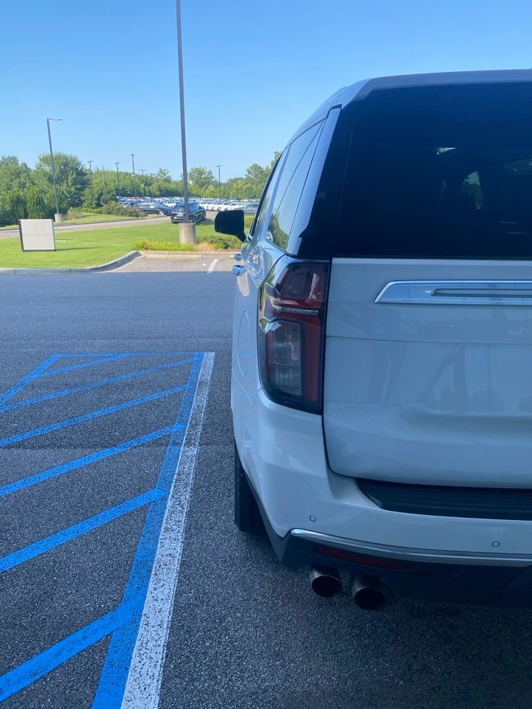 Used 2021 Iridescent Pearl Tricoat Chevrolet High Country image 9