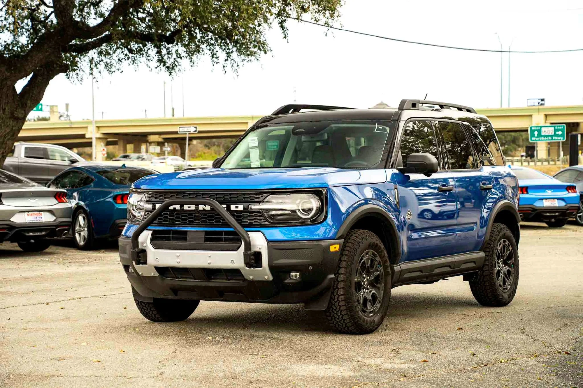 New 2025 Velocity Blue Metallic Ford Outer Banks image 7