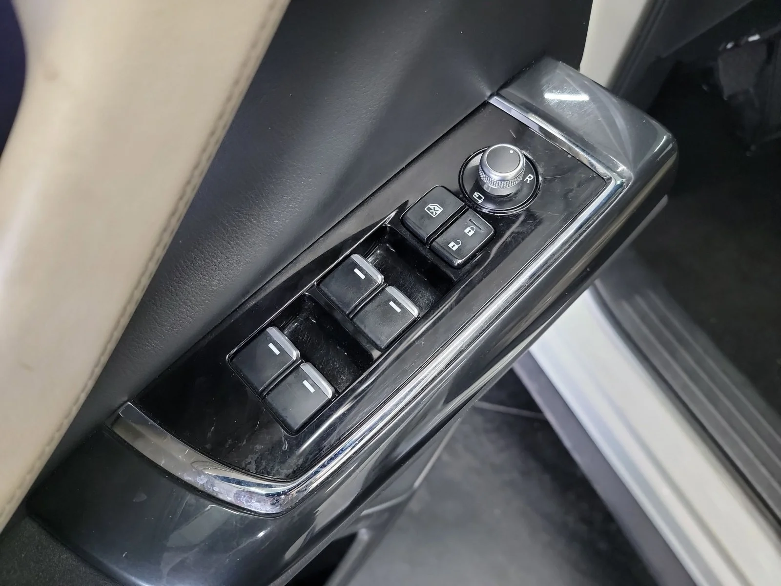Used 2020 Snowflake White Pearl Mica Mazda Grand Touring image 13