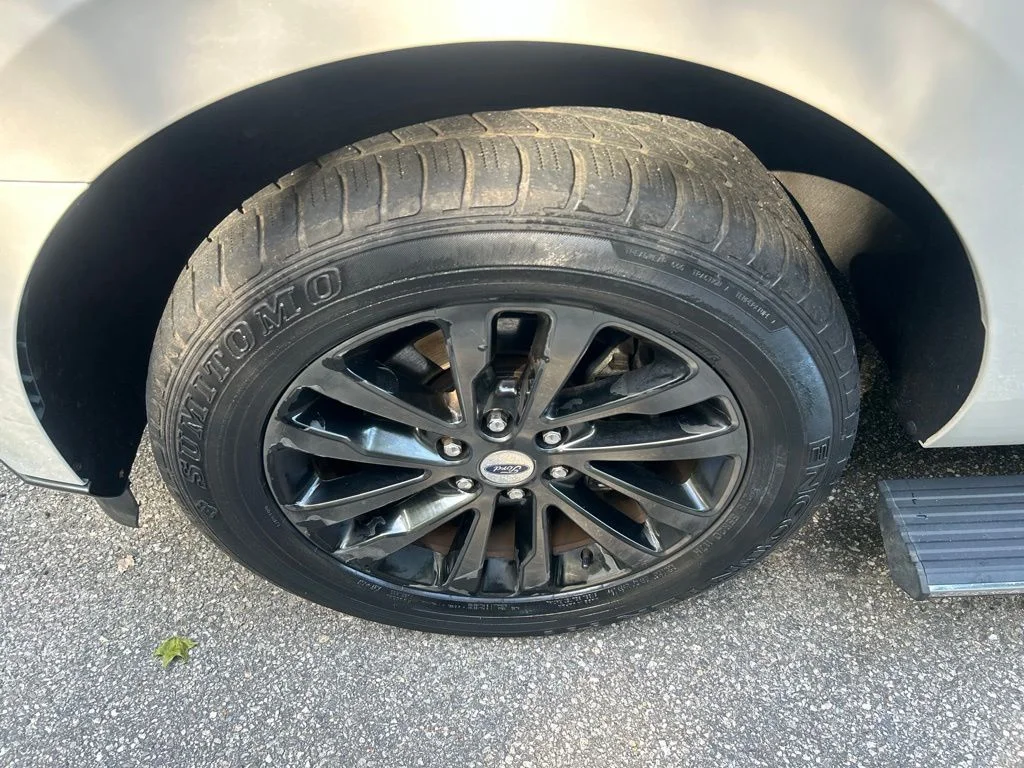 Used 2019  Ford Limited image 13