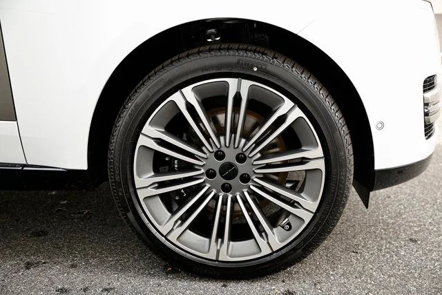 New 2026 Fuji White Land Rover SE image 13