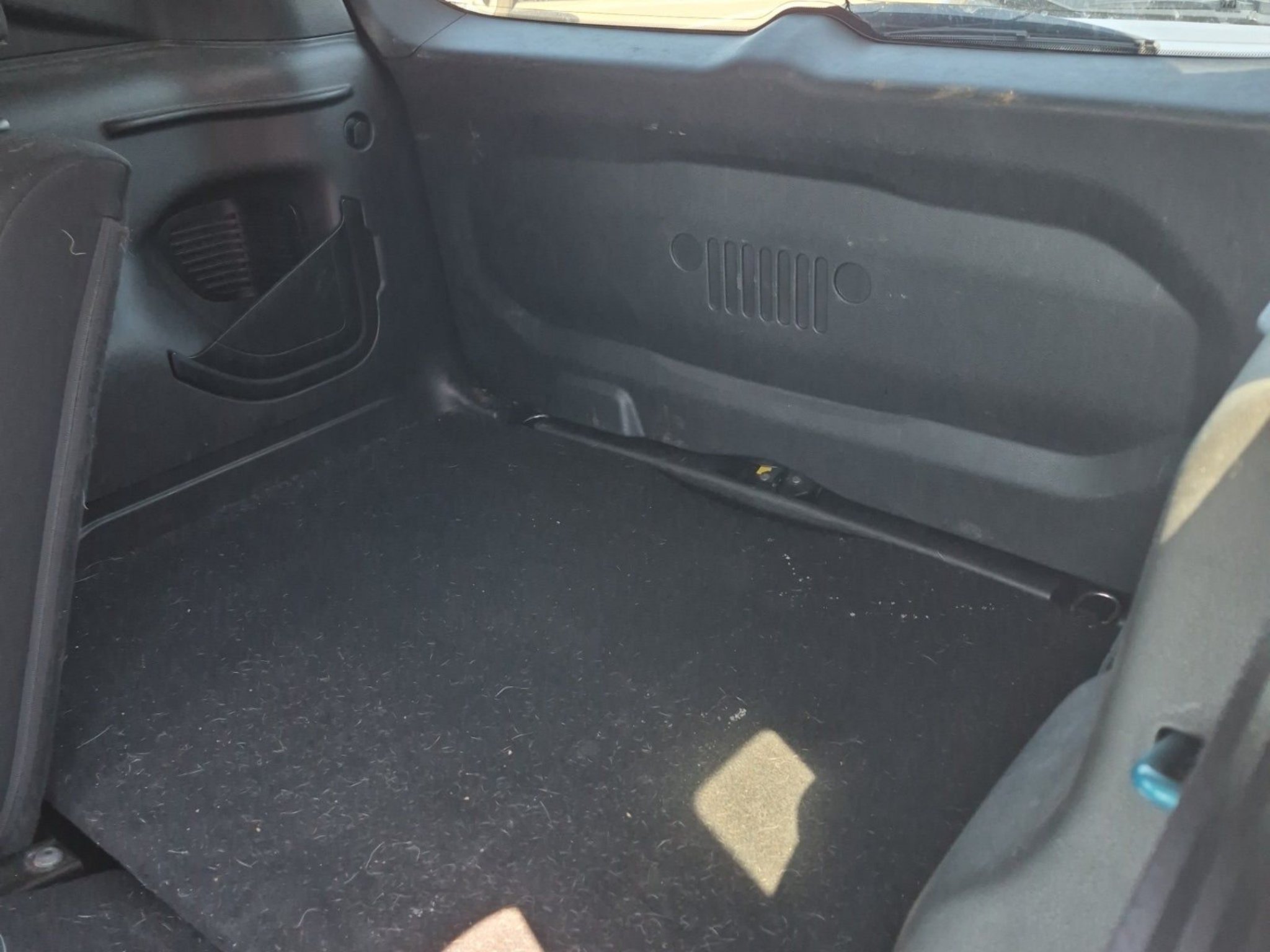 Used 2021 Bikini Metallic Clearcoat Jeep Latitude image 7