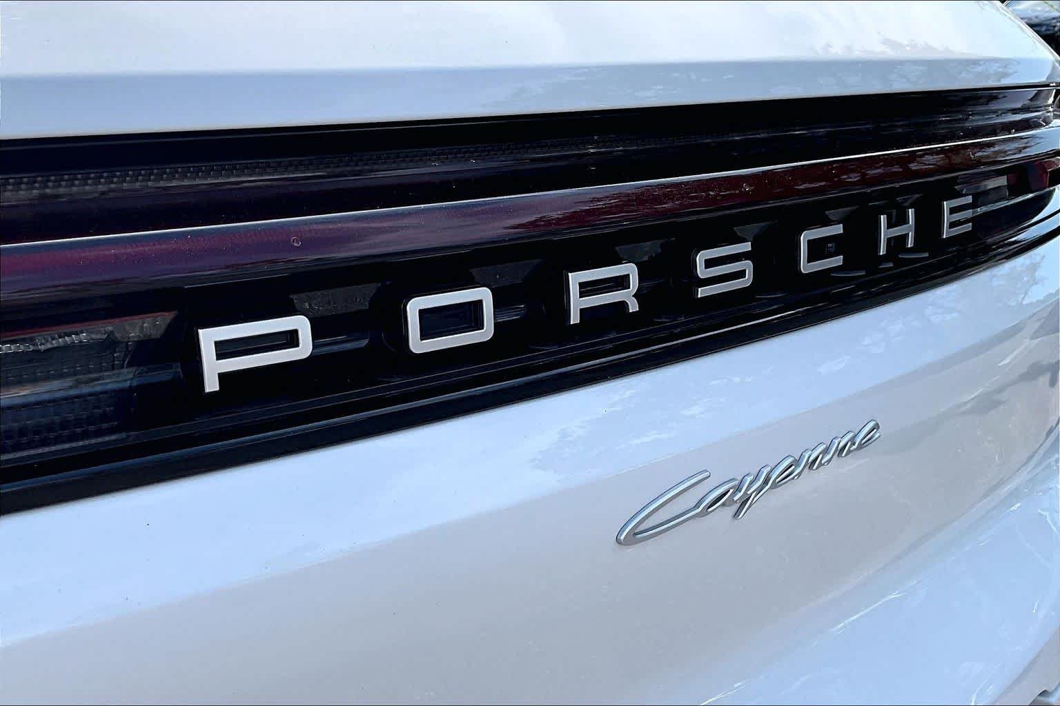 Used 2025 Carrara White Metallic Porsche  image 10
