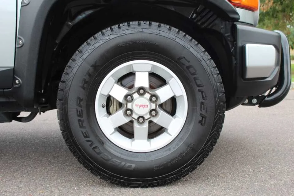 Used 2011 GRAY TOYOTA  image 17