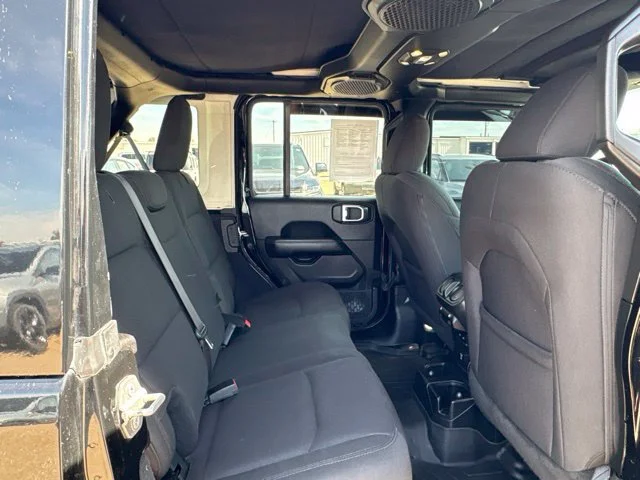 Used 2019  Jeep Sahara image 38