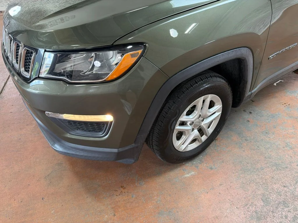 Used 2018 Olive Green Pearlcoat Jeep Sport image 9