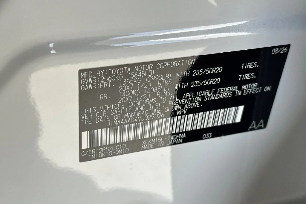 New 2027 Wind Chill Pearl with Midnight Black Metallic roof <sup>1</sup> Toyota  XSE image 34