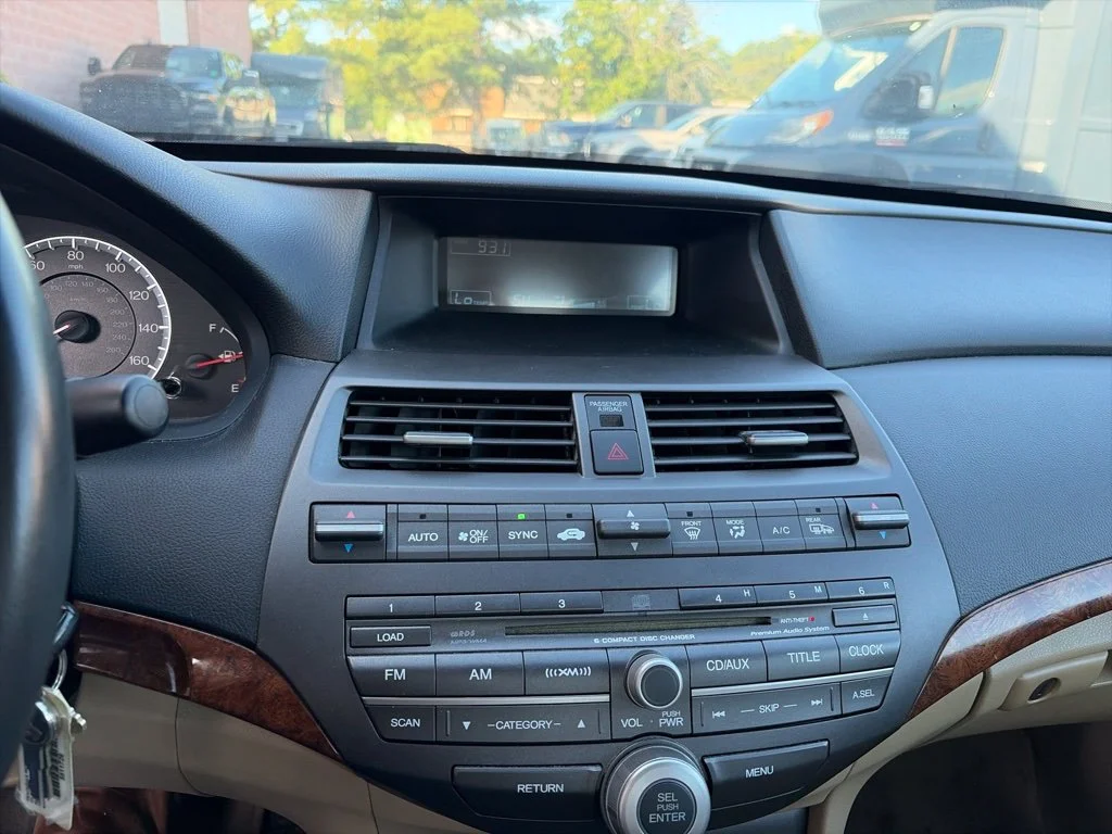 Used 2012 White Honda EX-L image 18