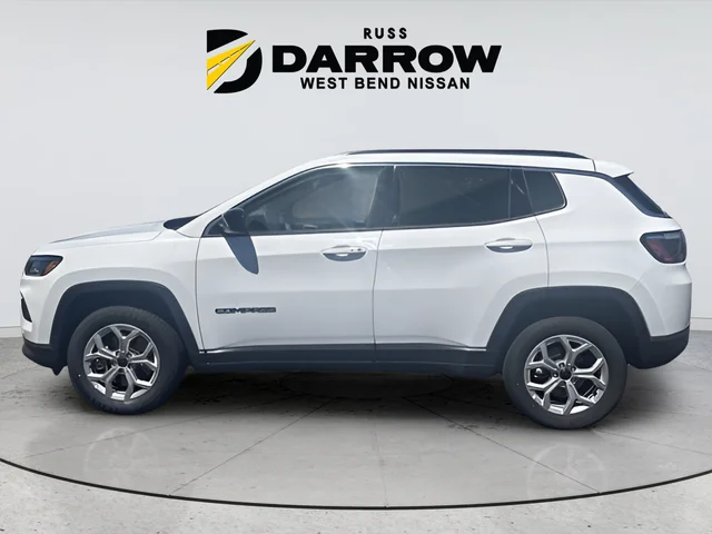 Used 2025 White Jeep Latitude image 2