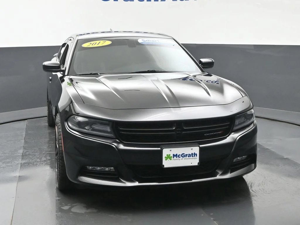 Used 2017 Black Dodge SXT image 5