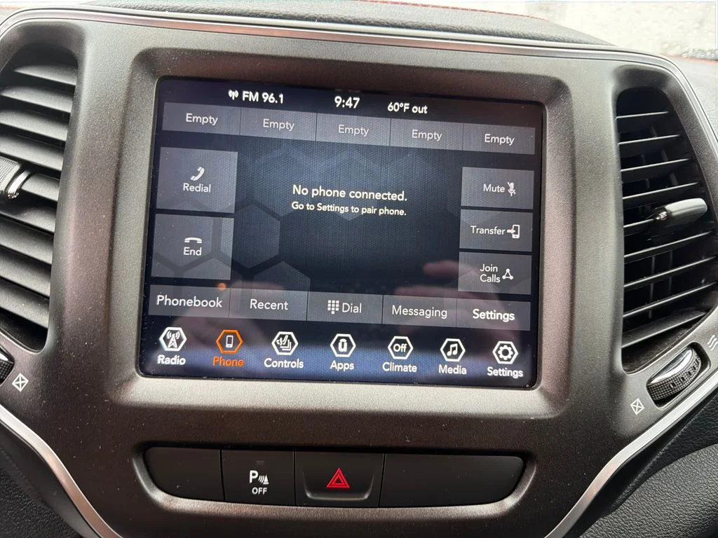 Used 2020 Silver Jeep Trailhawk image 18