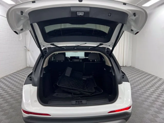 Used 2025 White Lincoln Premiere image 8