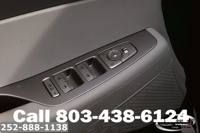 Used 2025 Black Hyundai SEL image 10