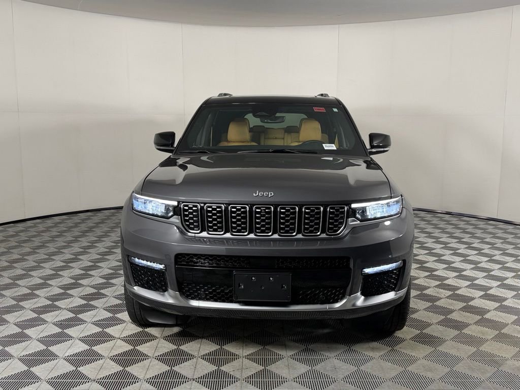 Used 2024 Gray Jeep Summit image 6