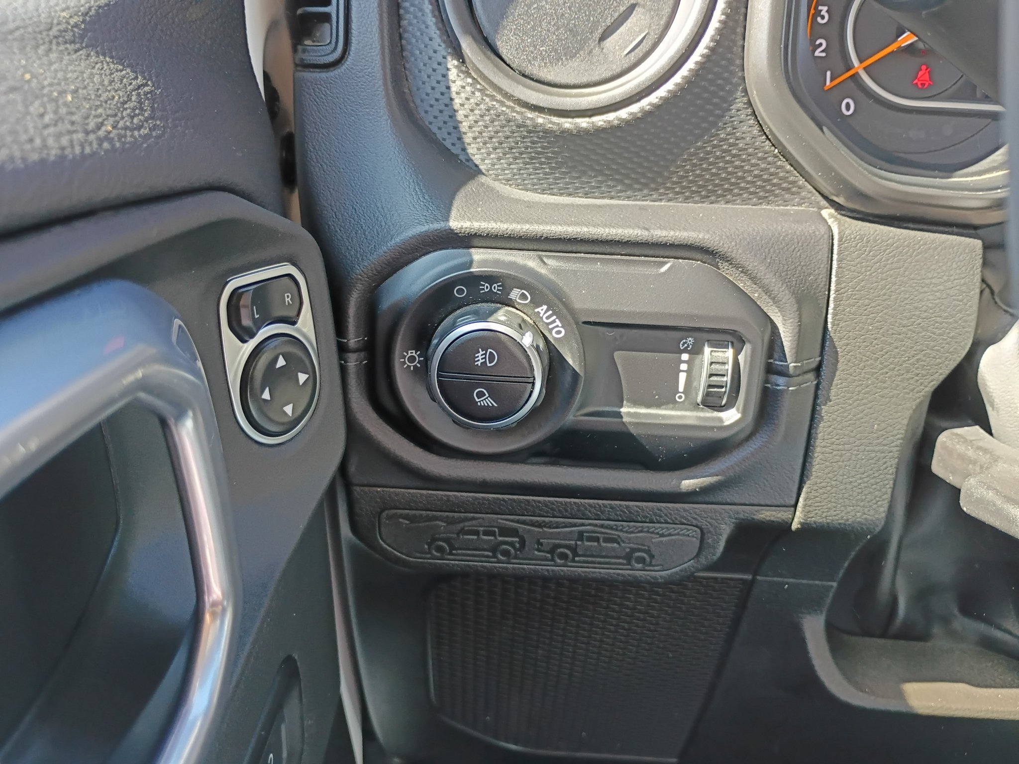 Used 2024 Bright White Clearcoat Jeep Rubicon X image 26
