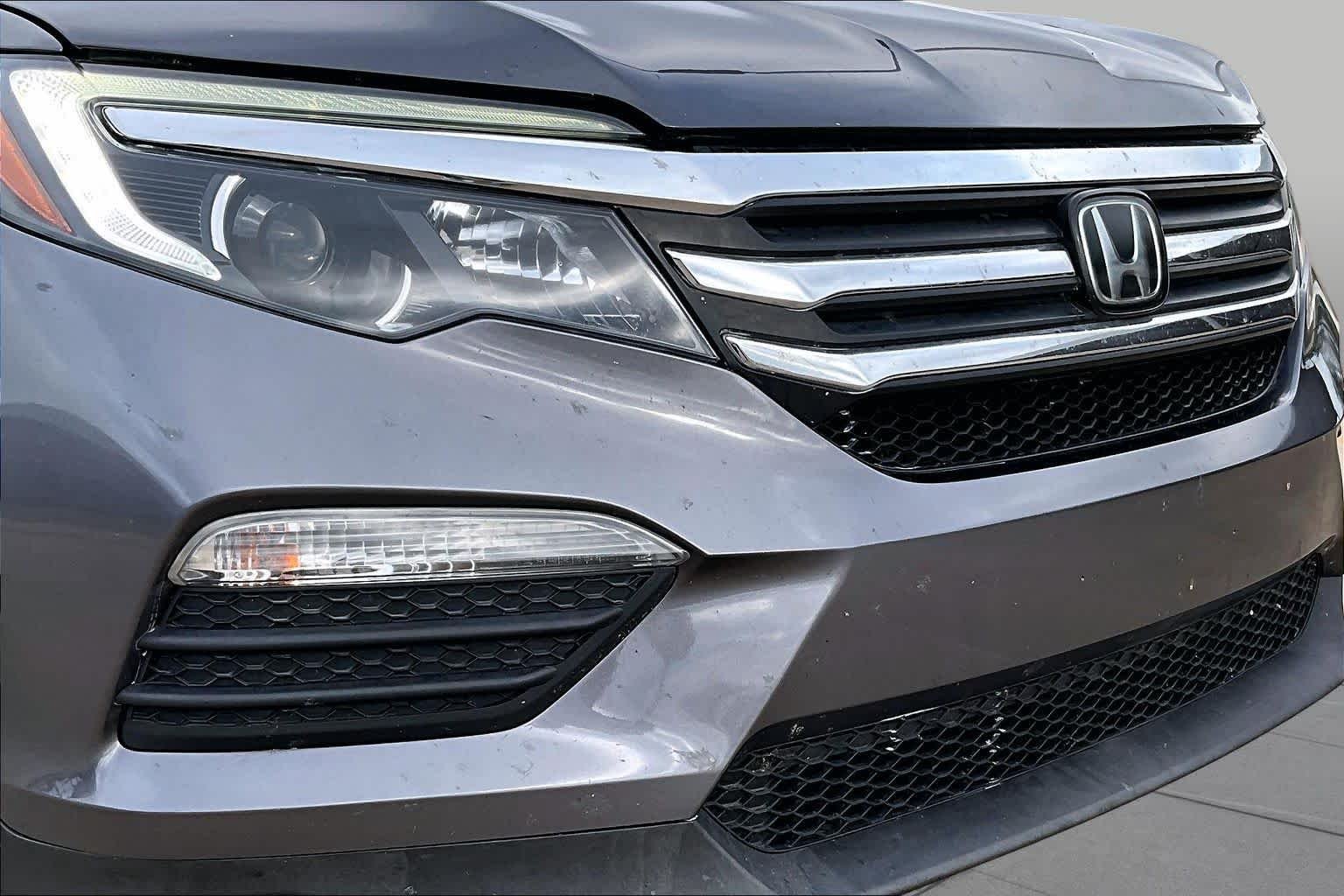 Used 2018 Modern Steel Metallic Honda EX image 27