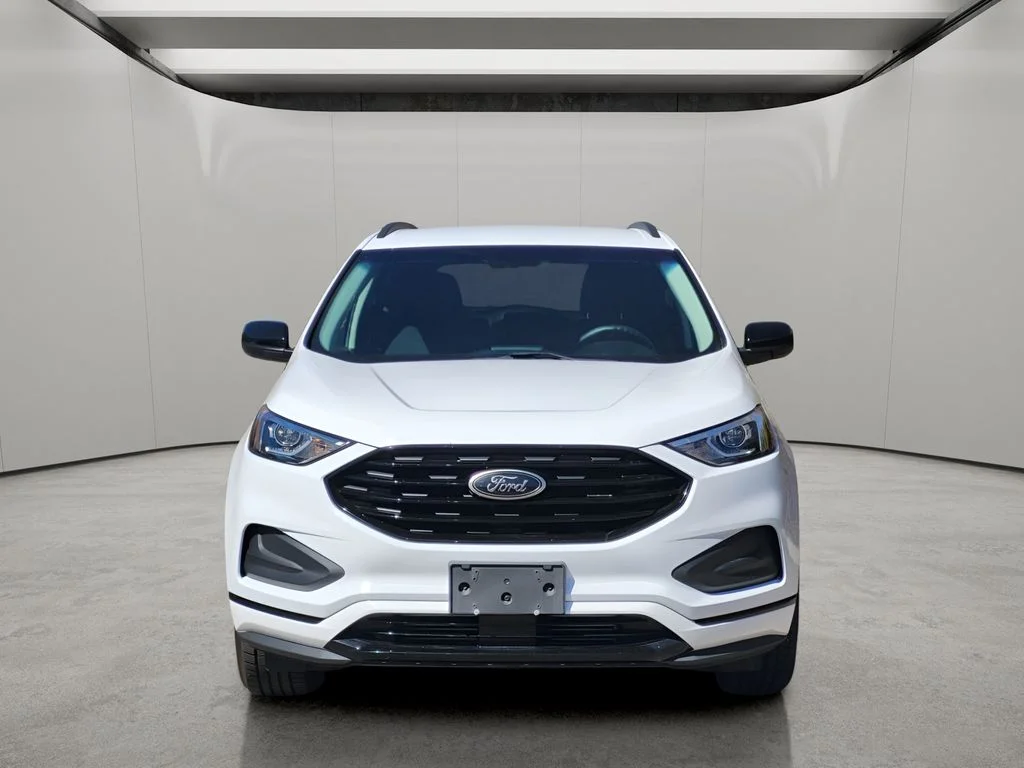 Used 2022 Oxford White Ford SE image 6