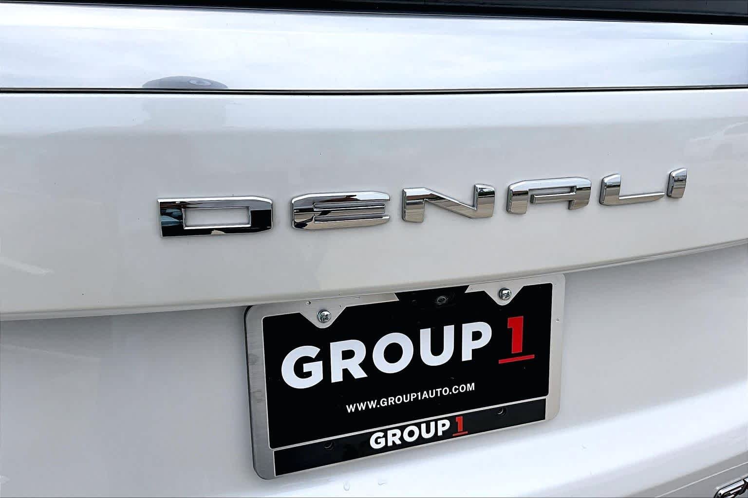 Used 2025 White Frost Tricoat GMC Denali image 10