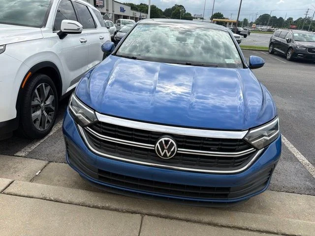 Used 2024 Blue Volkswagen 1.5T SE image 1
