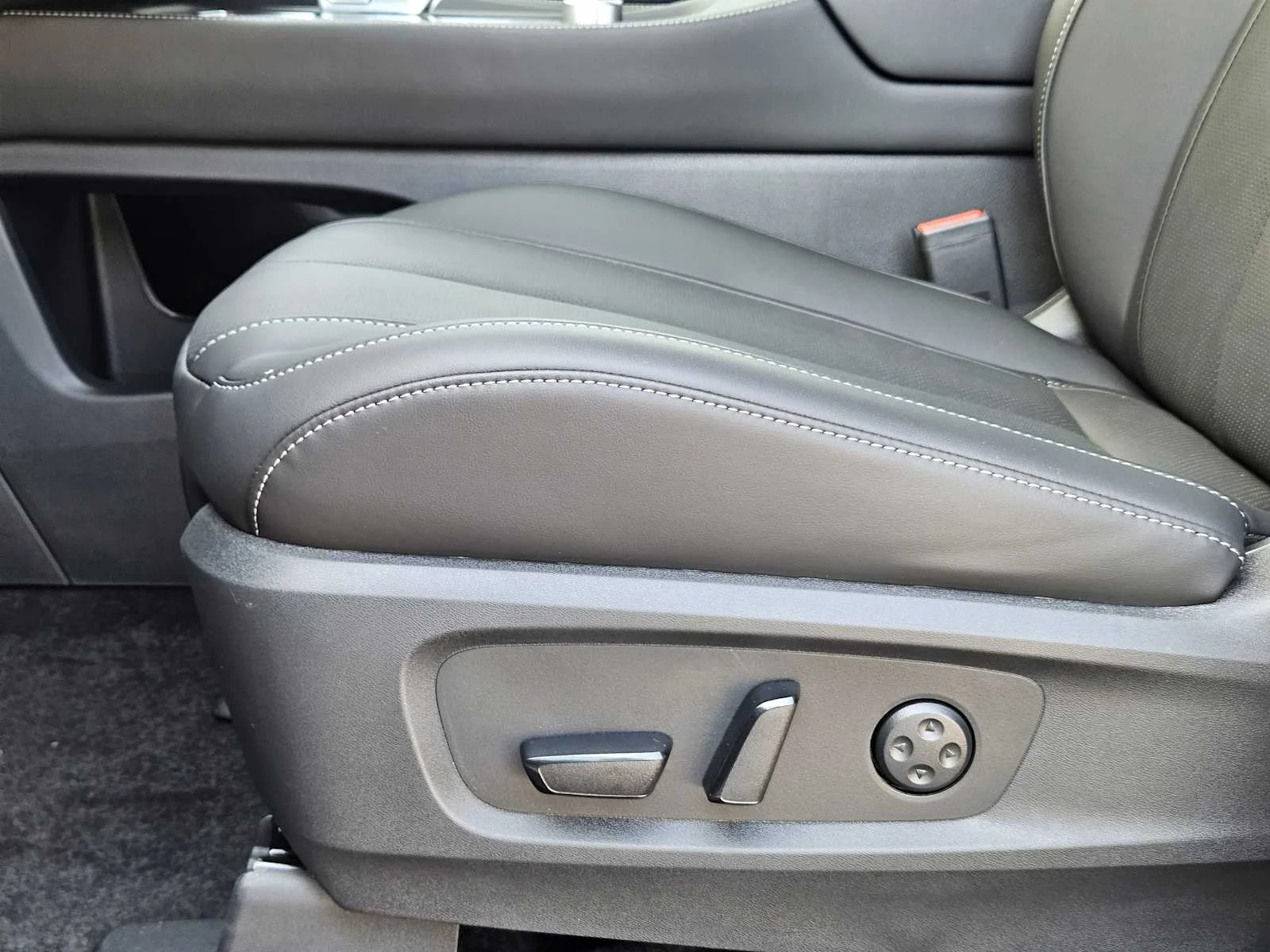 2027 INFINITI QX60 LUXE - Photo 18