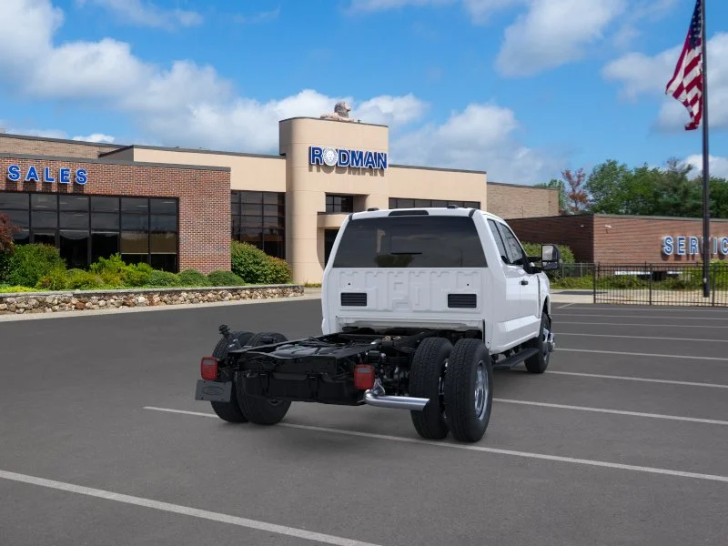 New 2026 Oxford White Ford F-350® XL image 32
