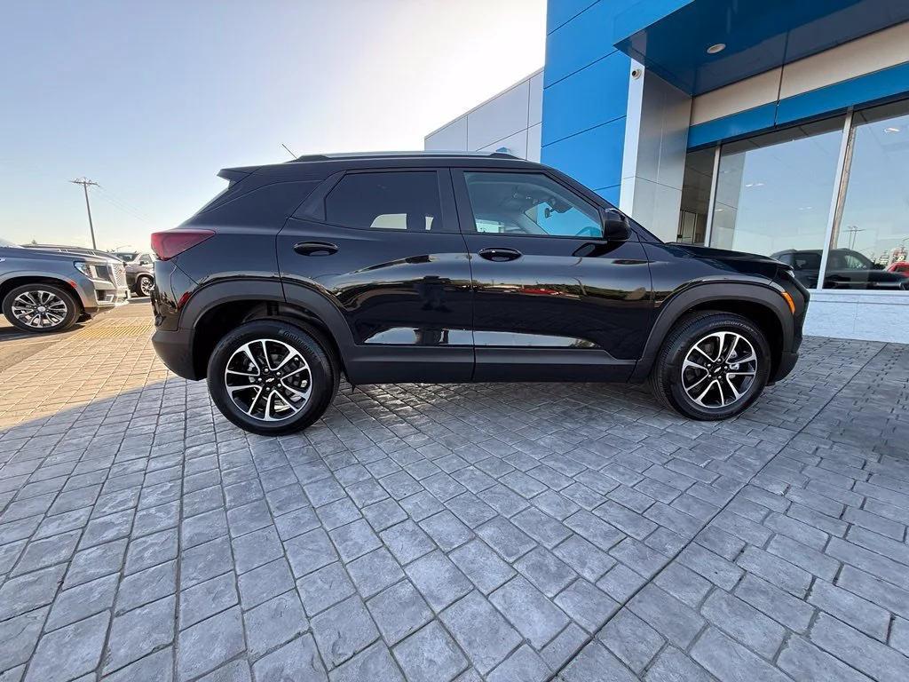 Used 2026 Mosaic Black Metallic Chevrolet LT image 14