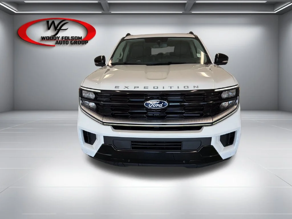 New 2027 Star White Metallic Tri-Coat Ford Platinum image 2