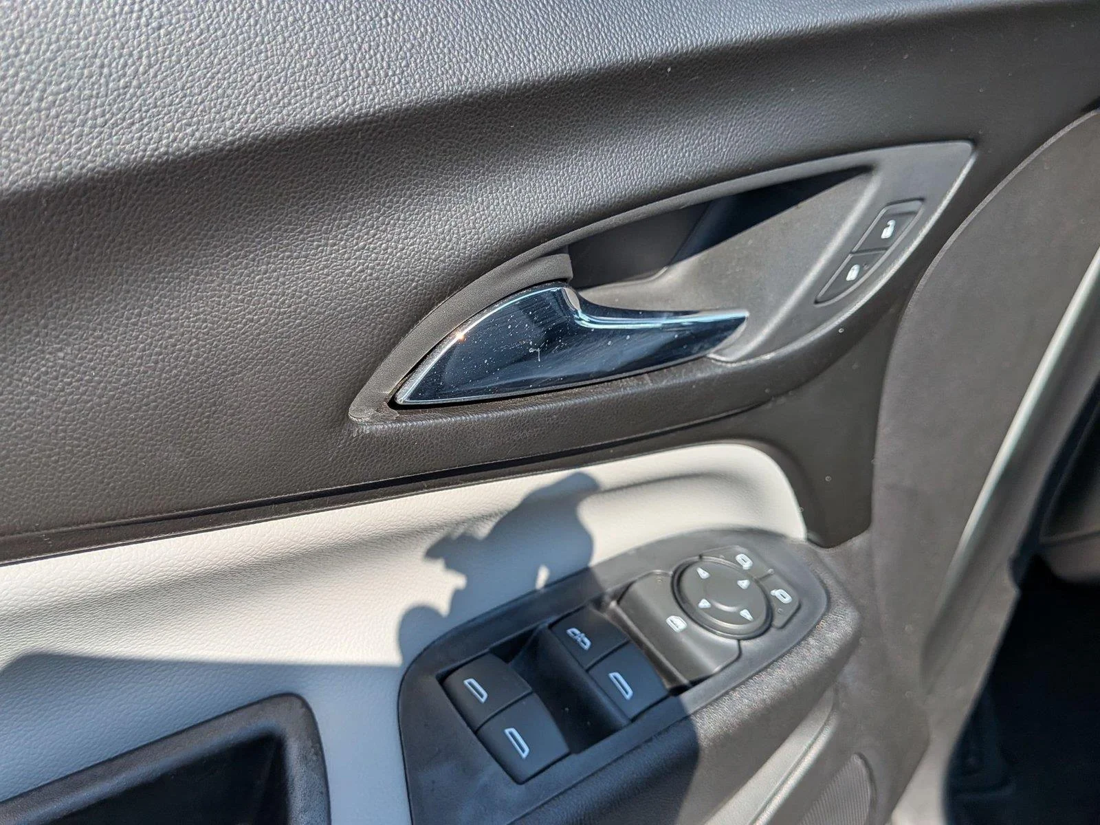 Used 2019 Summit White Chevrolet LS image 16