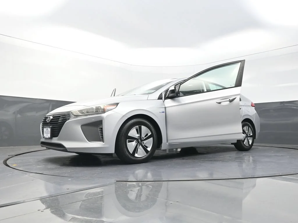 Used 2018 Silver Hyundai Blue image 33