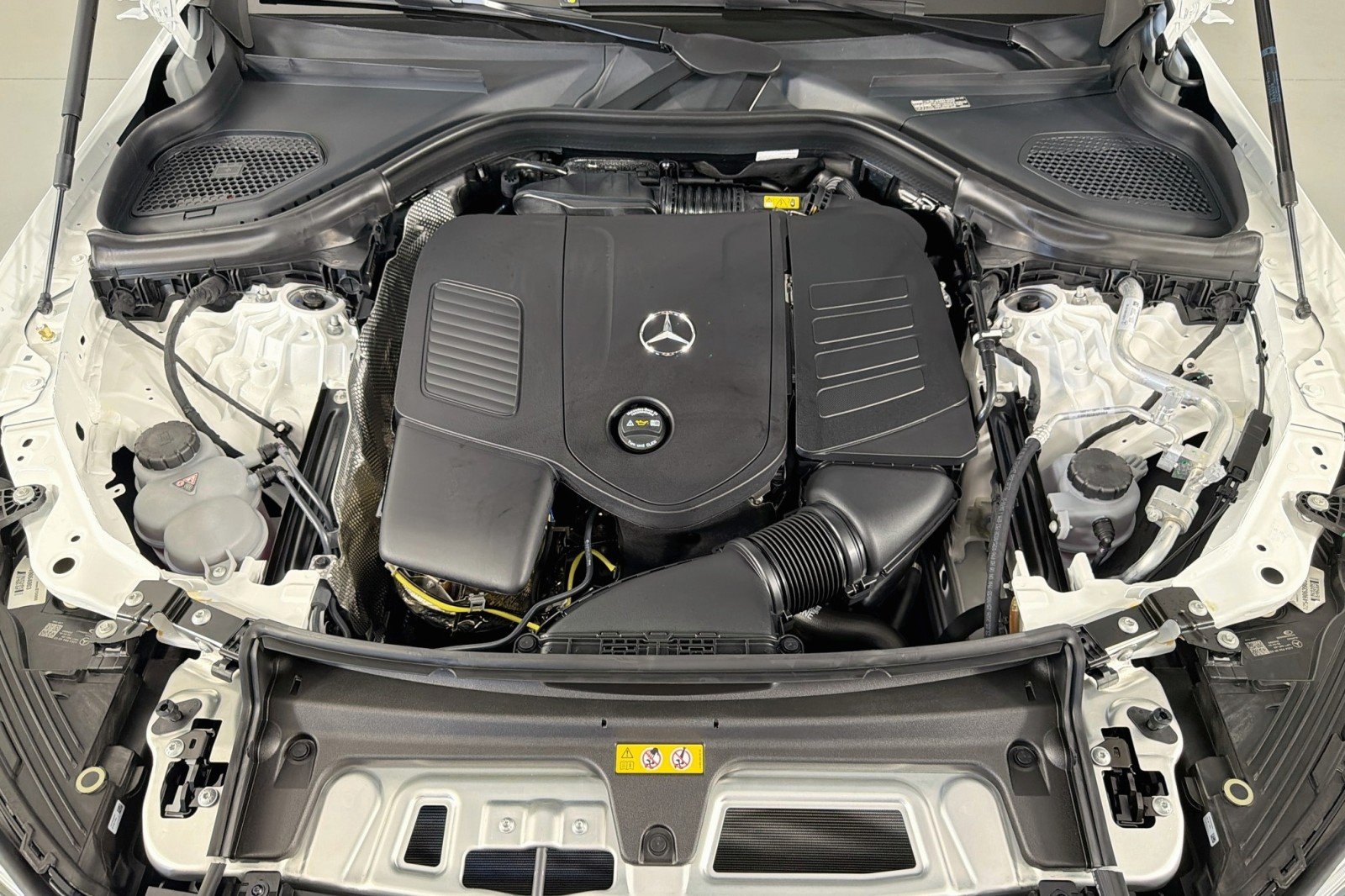 New 2026 Polar White Mercedes-Benz GLC 300 4MATIC® SUV image 10