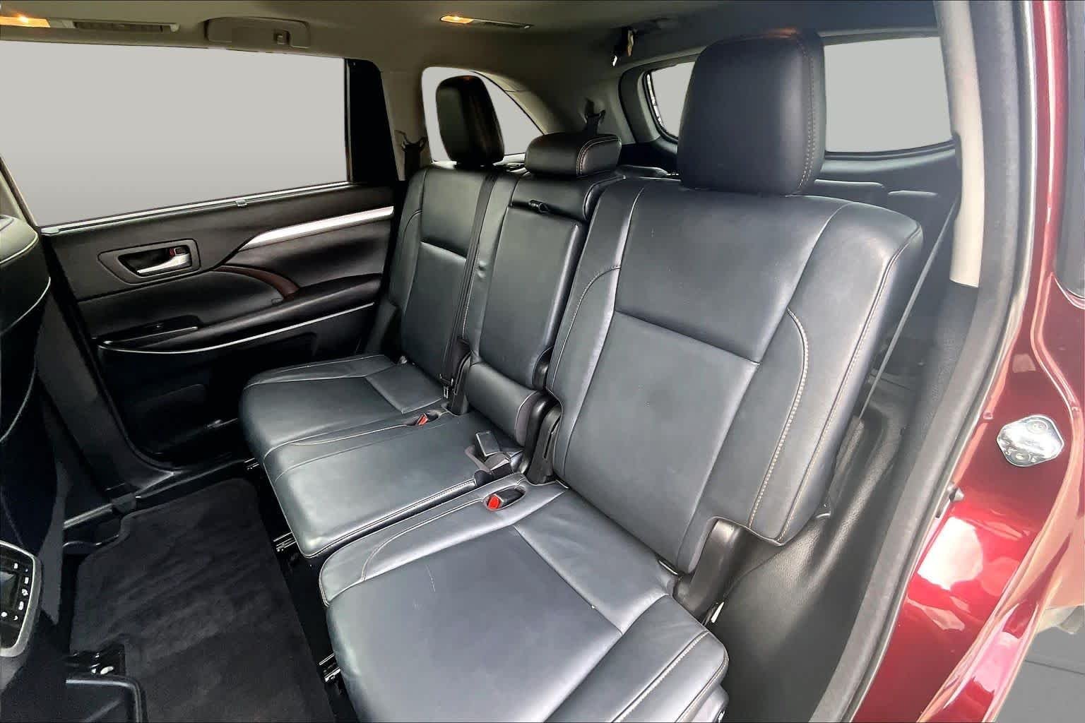 Used 2017 Ooh La La Rouge Mica Toyota XLE image 18
