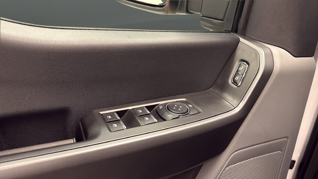 Used 2026 Oxford White Ford XLT image 21
