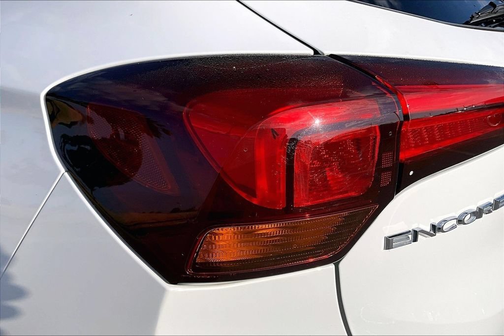 Used 2021 SUMMIT WHITE Buick Essence image 32
