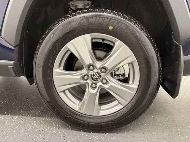 Used 2024  Toyota XLE image 20