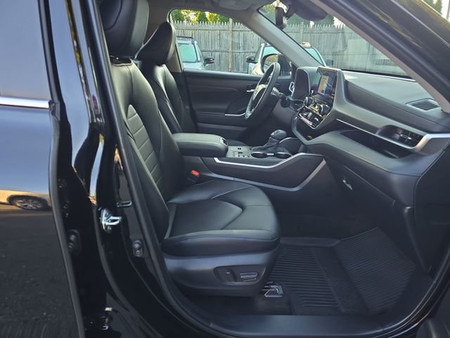 Used 2026 Black Toyota XLE image 10