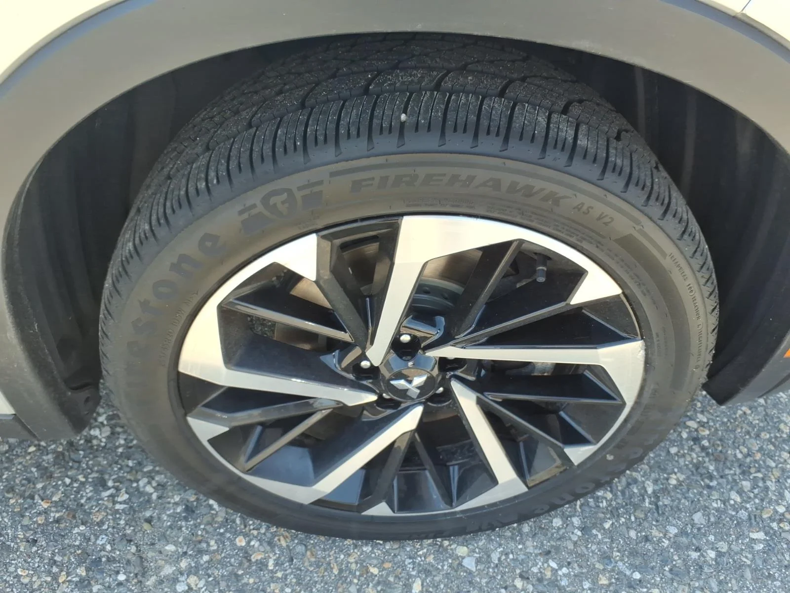 Used 2024 Silver Alloy Mitsubishi SE image 11
