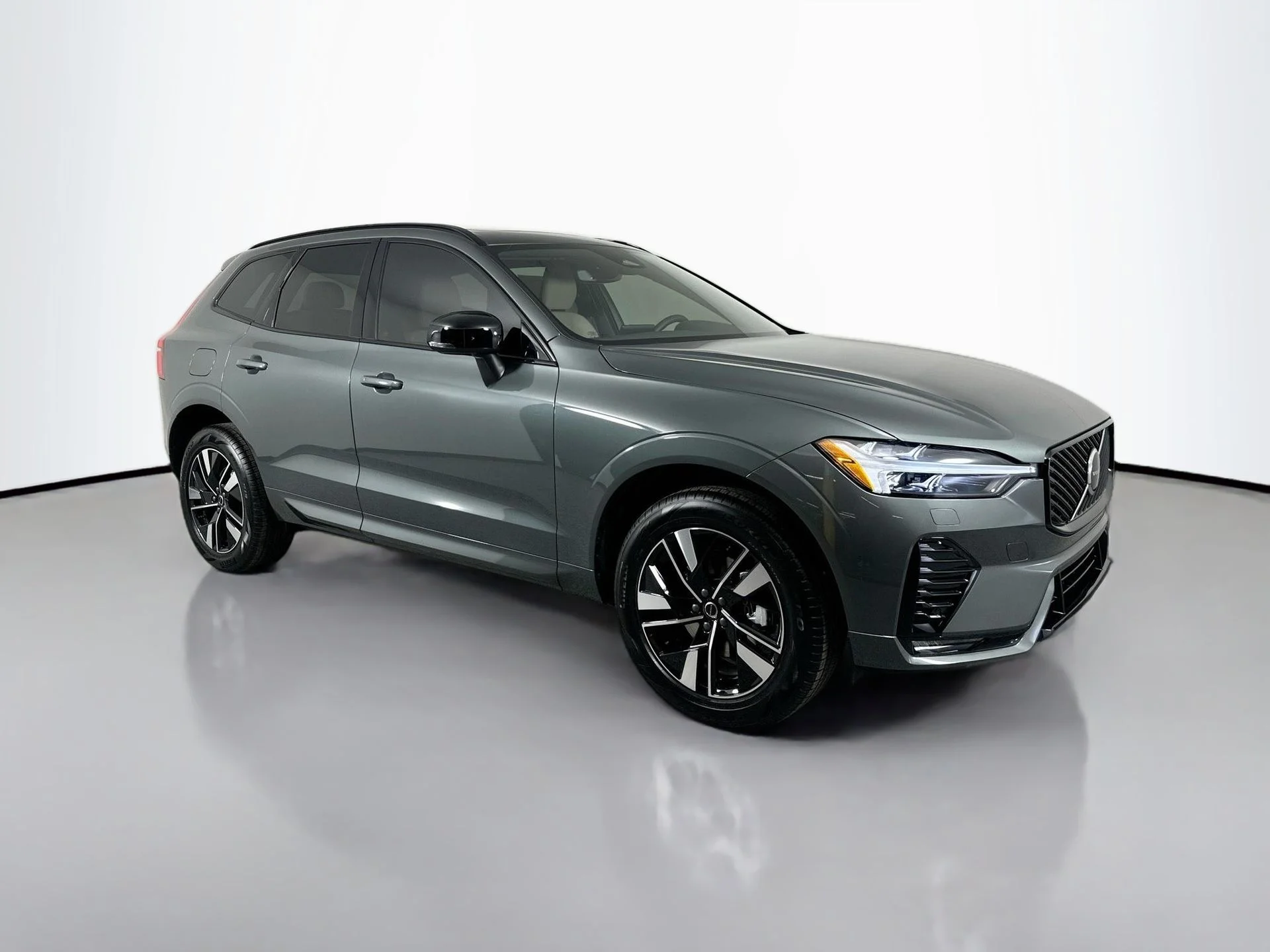 New 2026 Forest Lake Volvo Core image 3