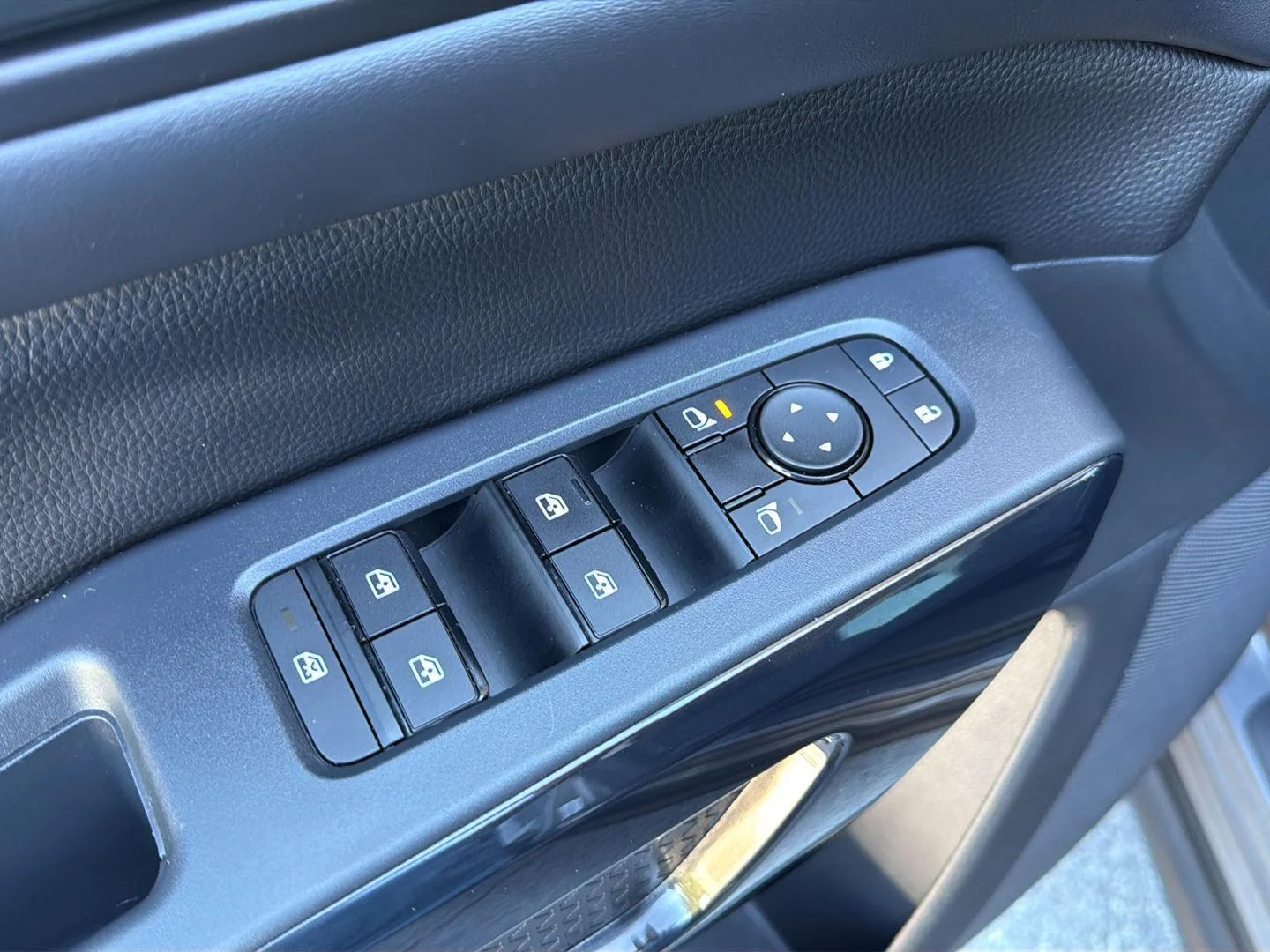 Used 2025 Gun Metallic Nissan SV image 33