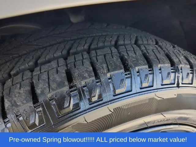 Used 2021 White Cadillac Sport Platinum image 19