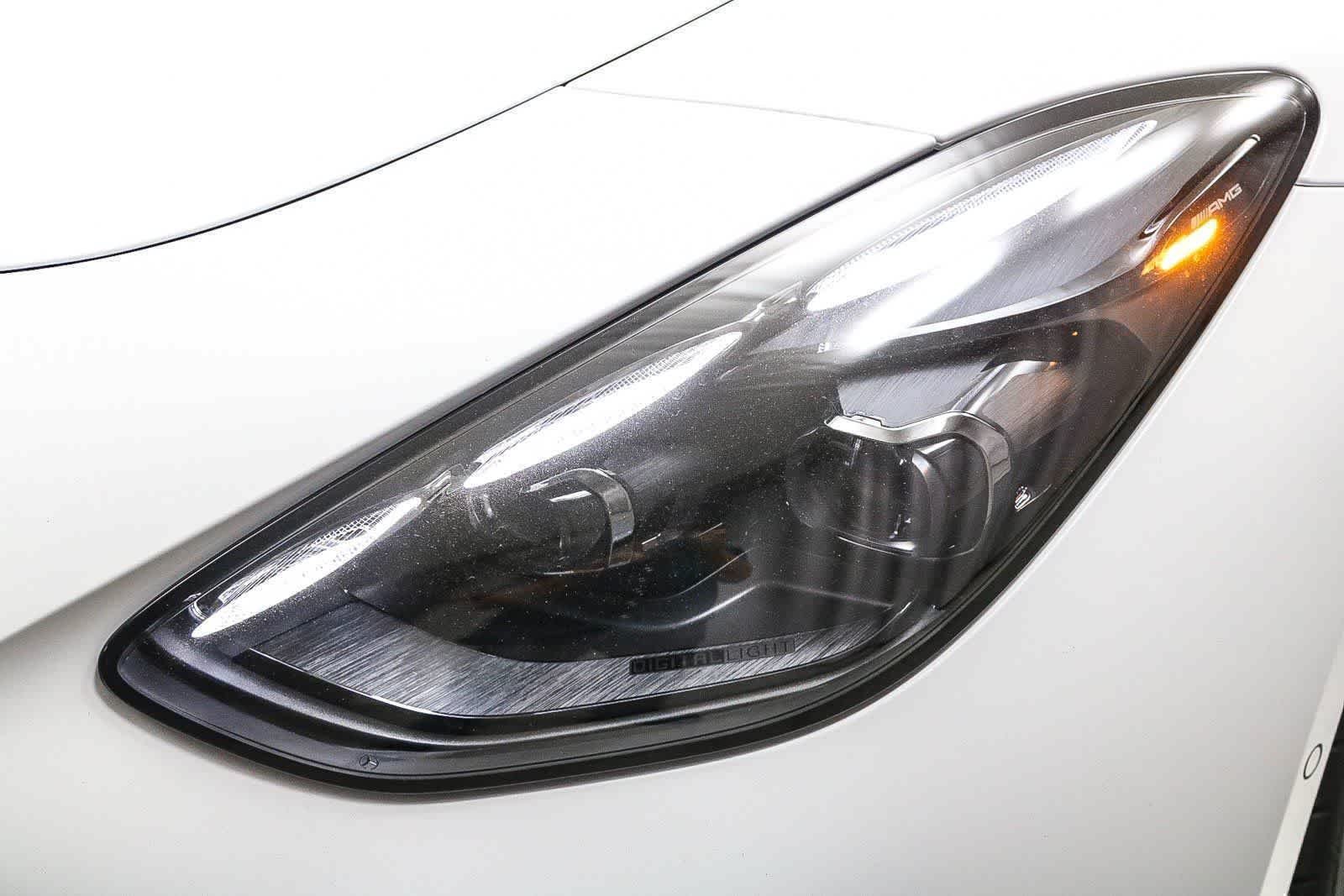 New 2025 MANUFAKTUR paint MANUFAKTUR opalite white magno Mercedes-Benz AMG® GT 63 Coupe image 4