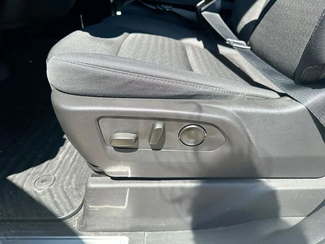 Used 2024 White Chevrolet LT image 37