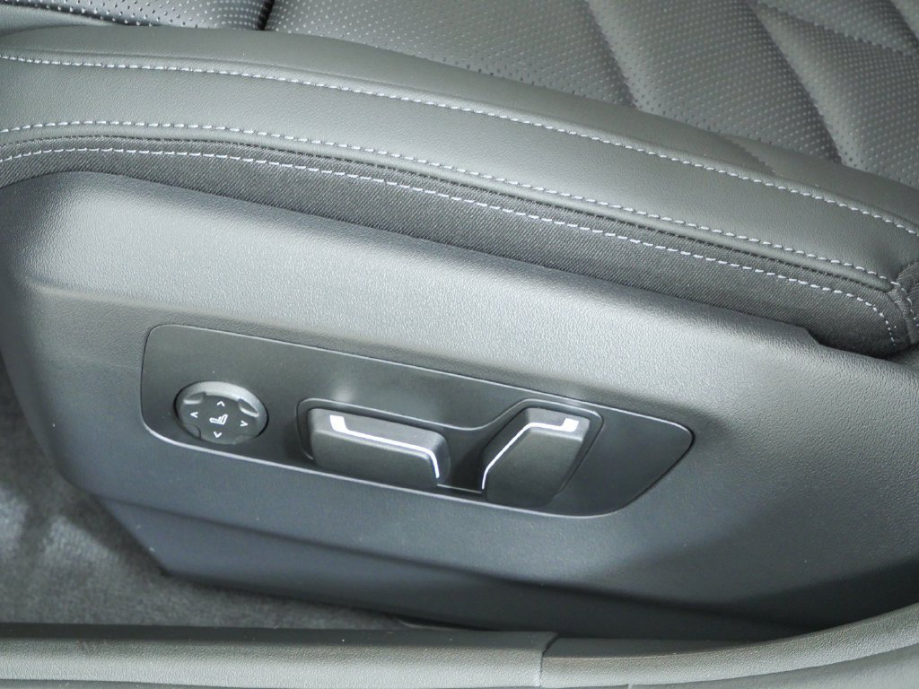 New 2027 Alpine White BMW 530i xDrive image 37