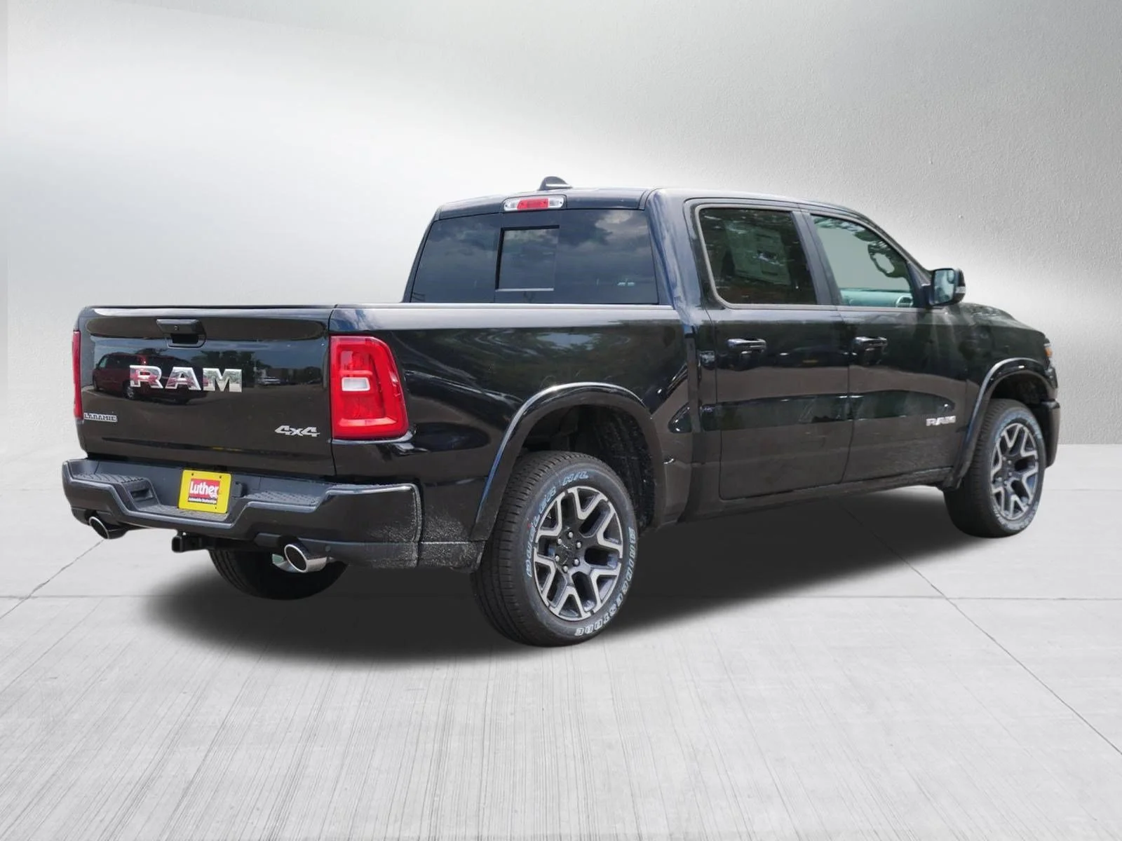 New 2026 Diamond Black Crystal Pearl-Coat Exterior Paint RAM Big Horn image 7