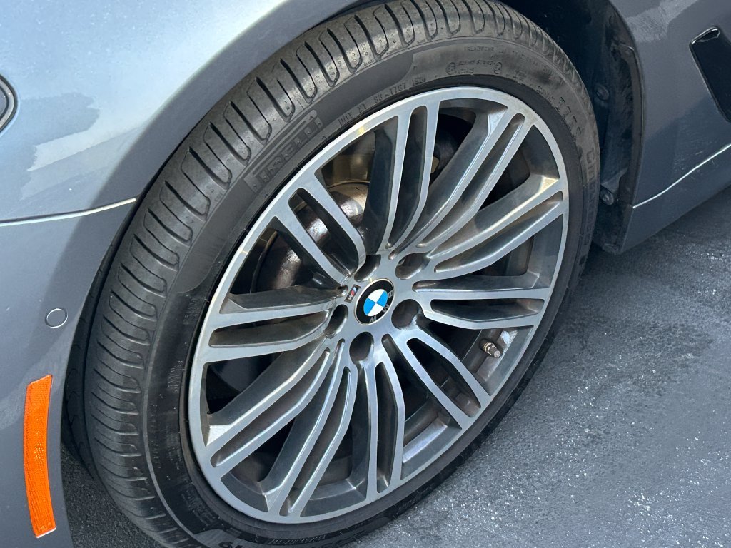 Used 2019 Bluestone Metallic BMW 530e iPerformance image 3
