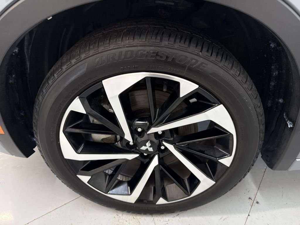 Used 2024  Mitsubishi SEL image 34