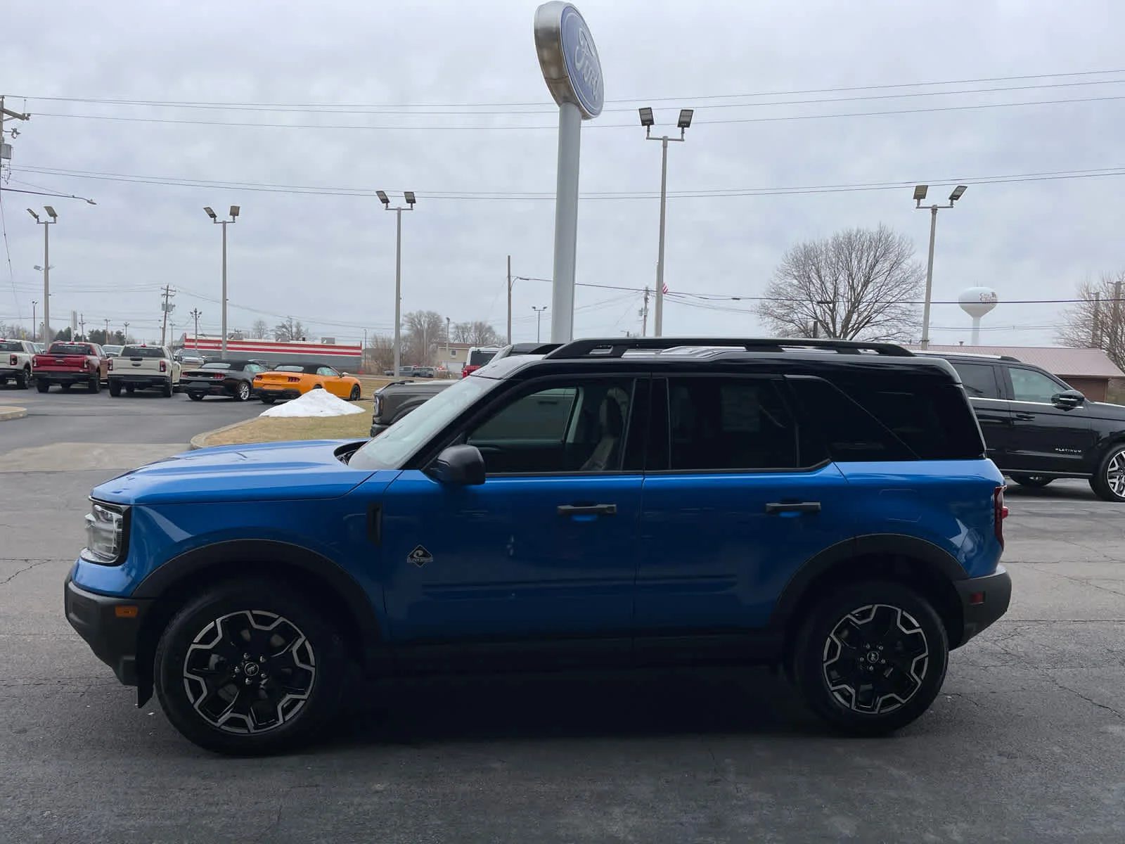 New 2026 Velocity Blue Metallic Ford Outer Banks® image 3