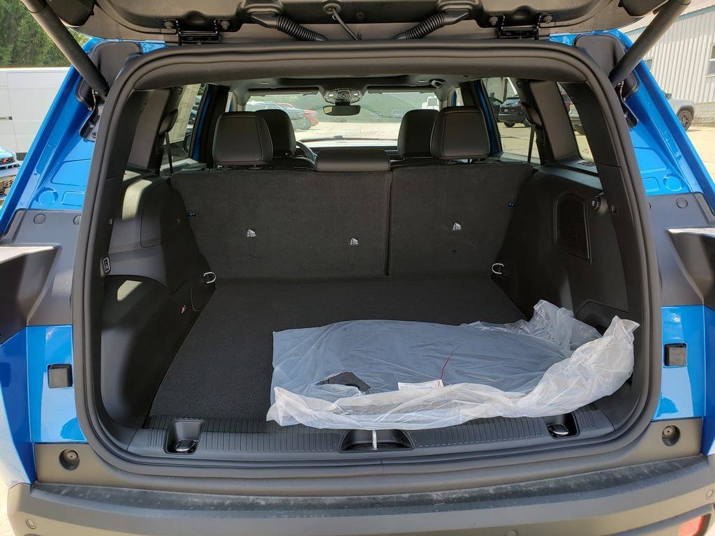 New 2026 Hydro Blue Pearl-Coat Exterior Paint Jeep Overland image 9