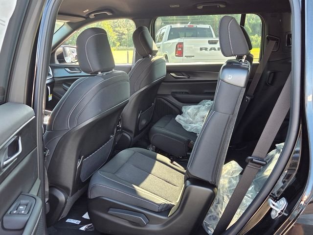 New 2026 Diamond Black Crystal Pearl-Coat Exterior Paint Jeep Laredo image 7